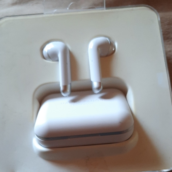 Happy Plugs True Wireless Headphones - Picture 2 of 6
